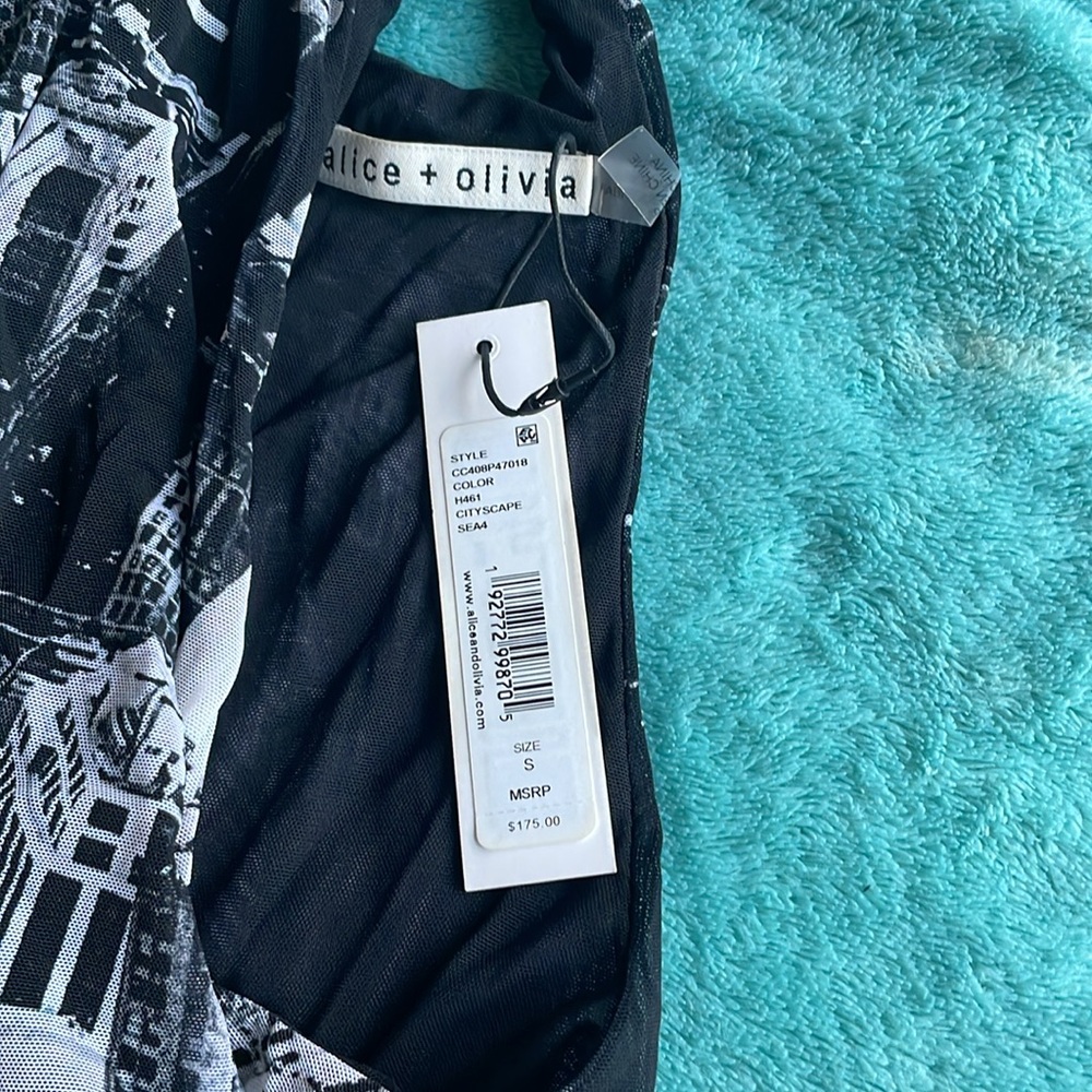 Alice + Olivia Pania Cropped Tank in Cityscape - Picture 3 of 4